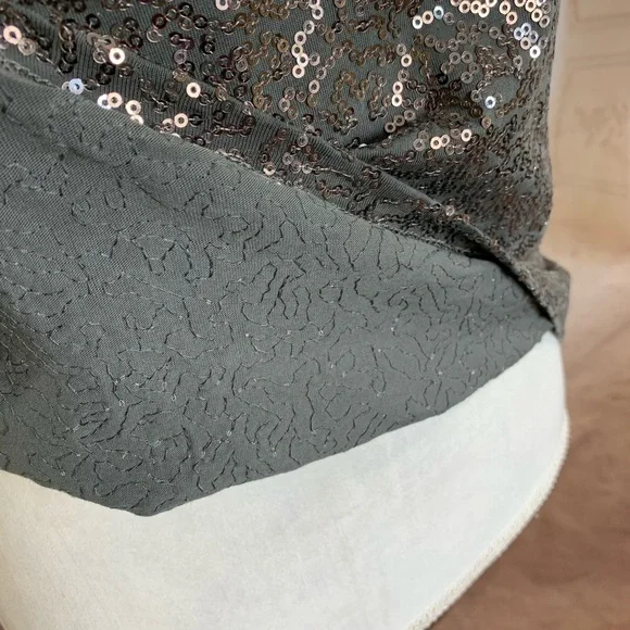 NEW DKNY Women’s Gray Sequin Tee - Picture 5 of 9